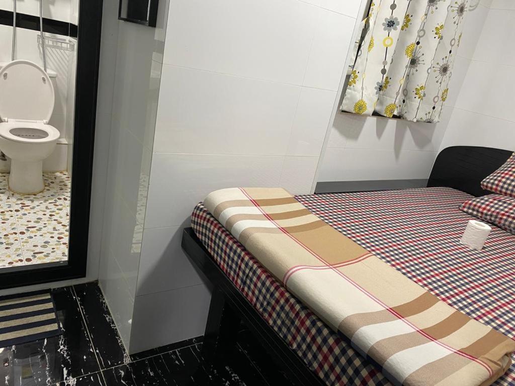 Day And Night Hostel Block D 10Th Floor Hong Kong Exterior photo