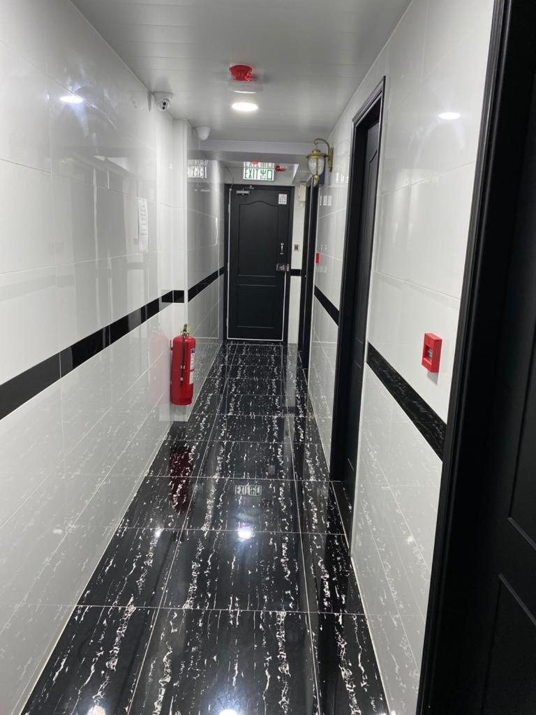 Day And Night Hostel Block D 10Th Floor Hong Kong Exterior photo